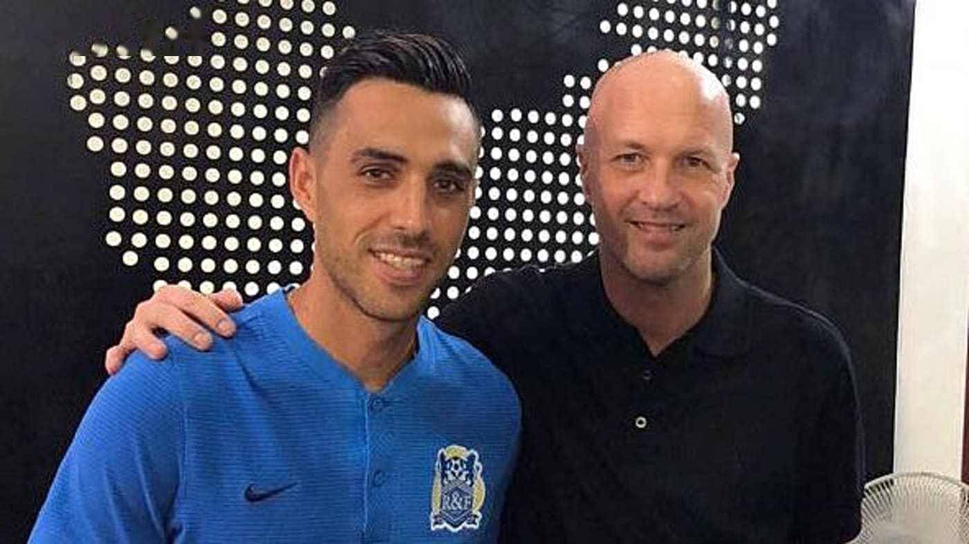 我们拭目以 我们拭目以